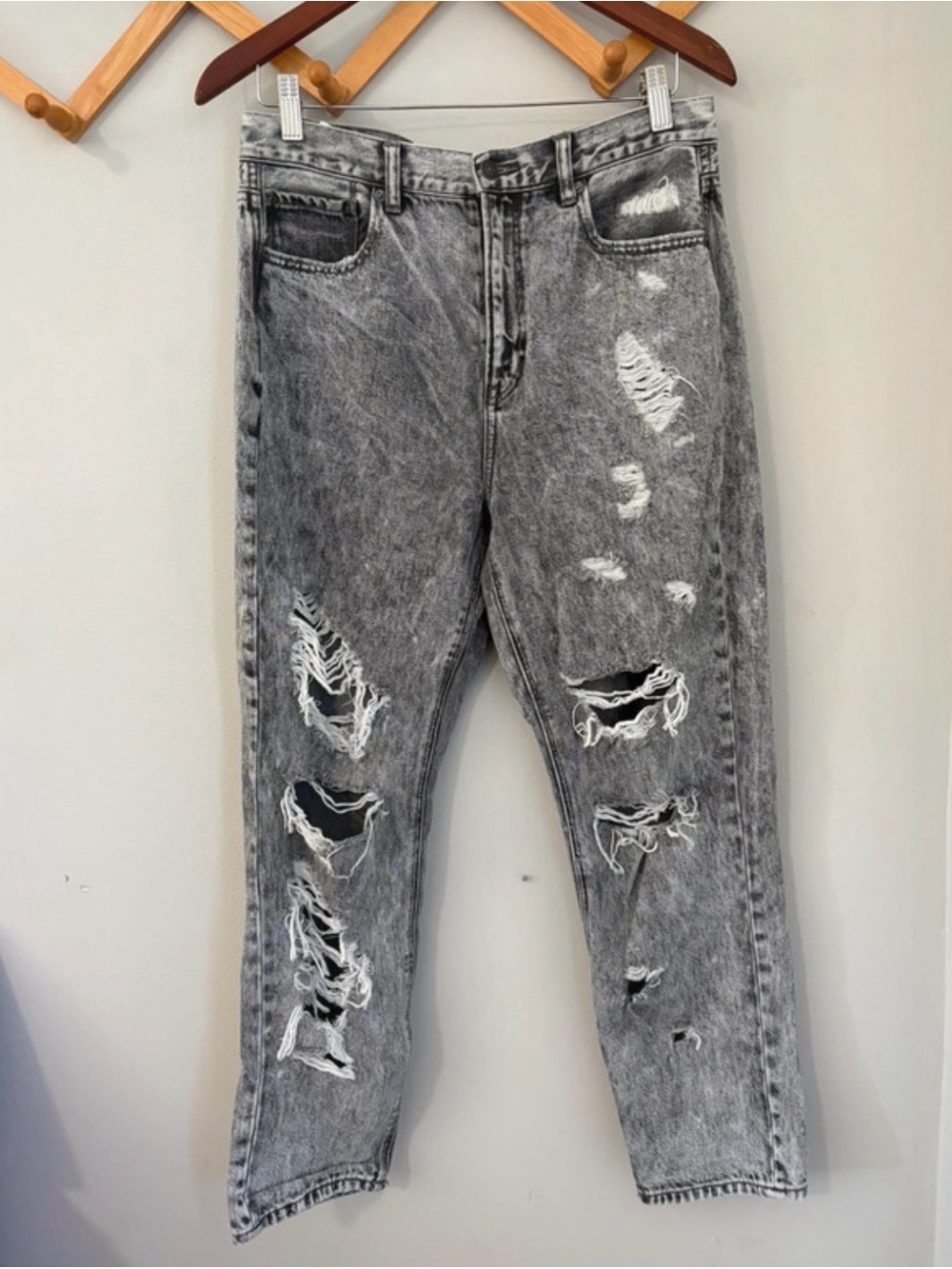 American Eagle distressed gray acid wash mom jeans